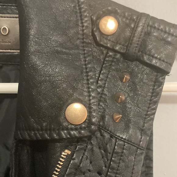 Ci Sono by Cavalini Faux Leather Vest - Picture 3 of 9